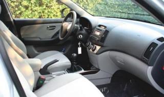 北京现代伊兰特悦动